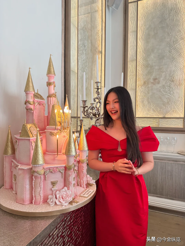 李湘红衣亮相，与王岳伦"合体"现身机场，为女儿霸气豪办生日宴！