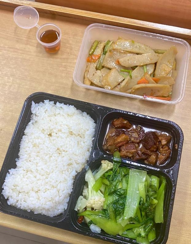 北京下了死命令，2027年底前，所有中小学必须告别“校外配餐”