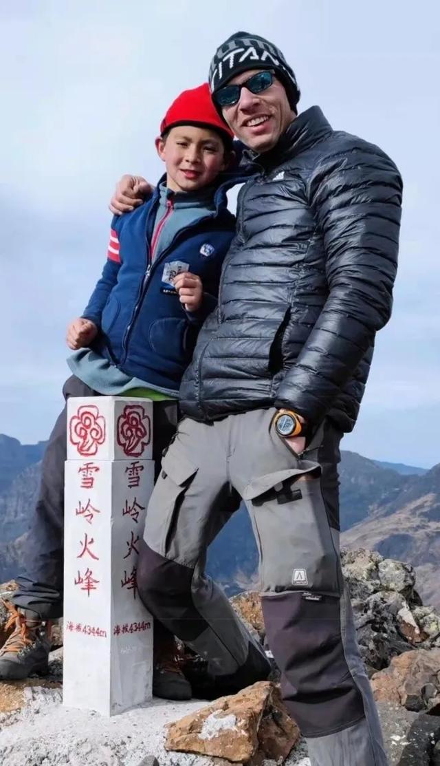我,37岁法国人,清华硕士,中国生活13年获永久居住权,非常自豪