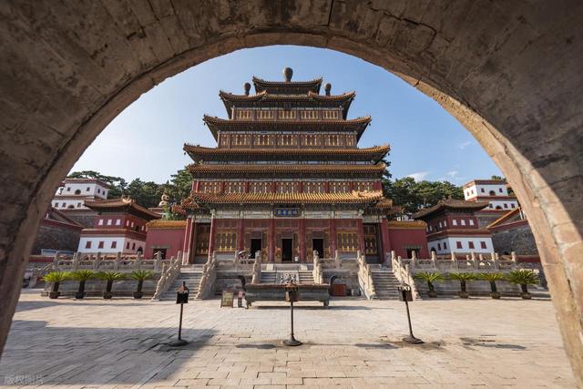 大批老人涌入承德，打着旅游名义，不逛避暑山庄不看外八庙，为啥