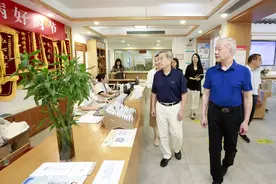 智慧中医引领潮流 ， “市民观察团”走进健民叶开泰国医堂图片