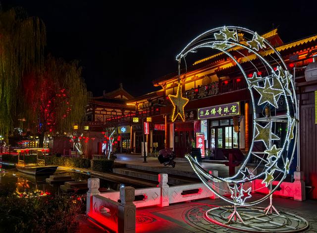 河北定州：古城夜色灯光璀璨 美轮美奂