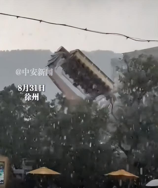 游客体验“空中飞椅”突降大雨？徐州乐园回应：中雨转小雨，无人受伤