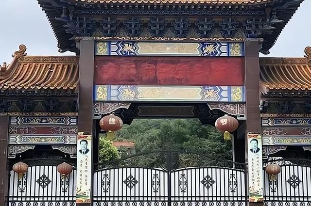 他是释永信的师弟，他自诩武僧总教头，但实际上他是当地的黑老大