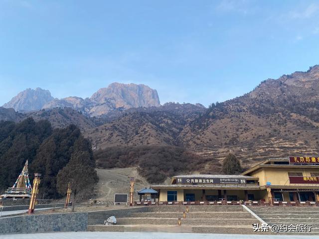 骂声一片！甘肃某景区在国道设卡收费：风景再美，吃相难看