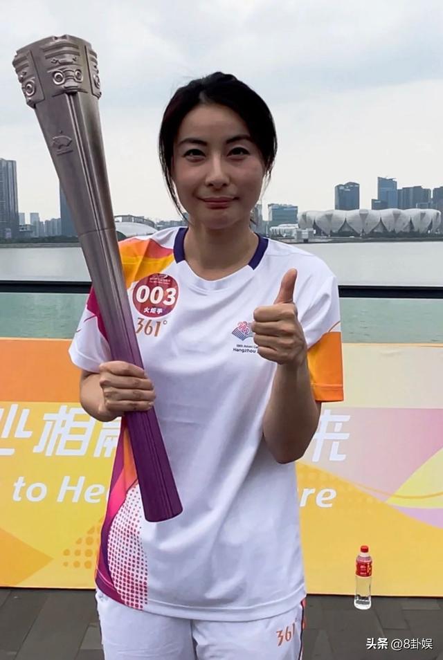 霍震霆没想到，44岁儿媳郭晶晶再次官宣喜讯，让整个阔太圈沉默了