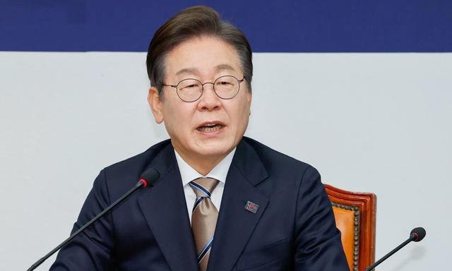 第一个公然拒绝93阅兵的总统，李在明通告全球，韩国降格对待中国
