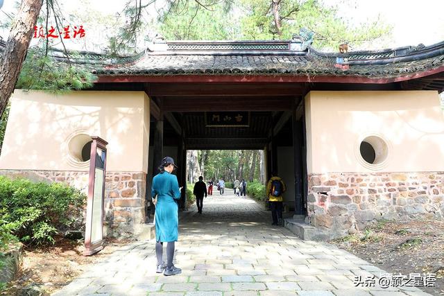 天童寺的高光时刻，禅意弥漫，东谷秋红