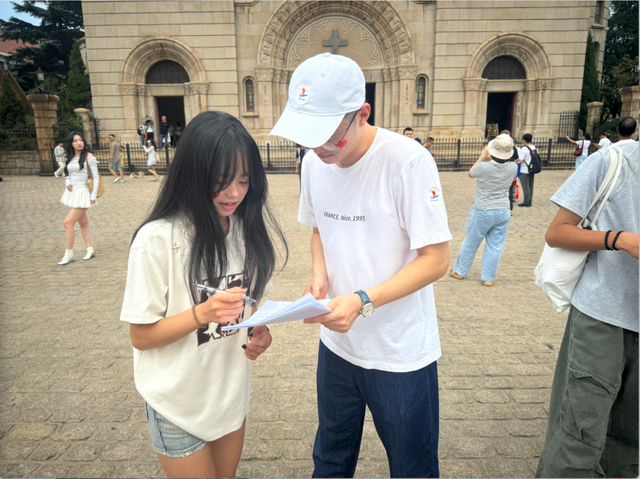 我和游客在一起 | 青年文旅志愿者，假期随时在您身边