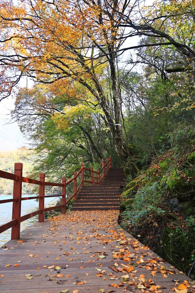 天池「初妆」，素颜静好