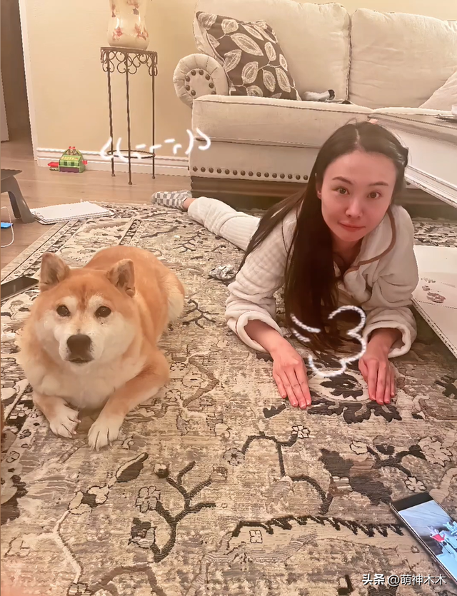 35岁郑爽近照曝光！脸部又僵又肿网友直呼认不出	，彻底成了素人