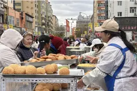 中俄互免签后的黑河：俄罗斯人流行赶集吃包子，满街东北味俄语图片