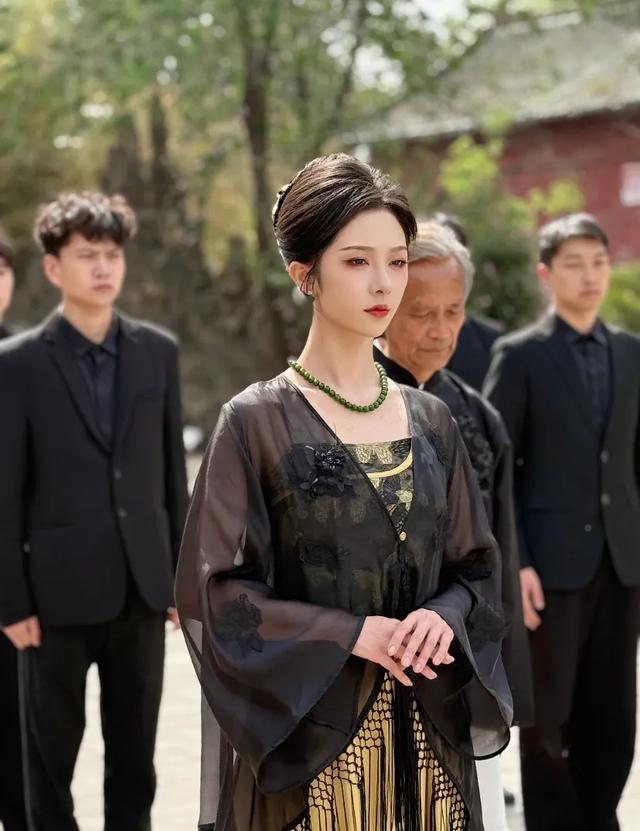 短剧居然有这么美的女演员，比邓灵枢还高级，网友：可惜我不认识