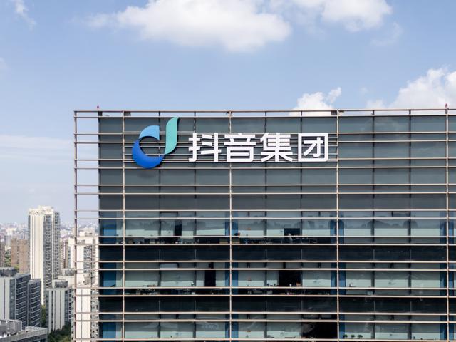美团被包围！阿里京东补贴反攻，抖音团购"被动种草"蚕食大众点评