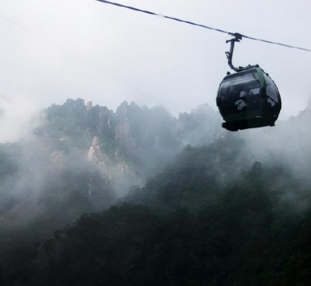 99年贵州景区缆车坠落，幸存儿被韩红收养，如今俩人感情超越母子