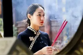 烧香为何一定是三根？每根分别代表什么？传统文化我们要了解清楚图片