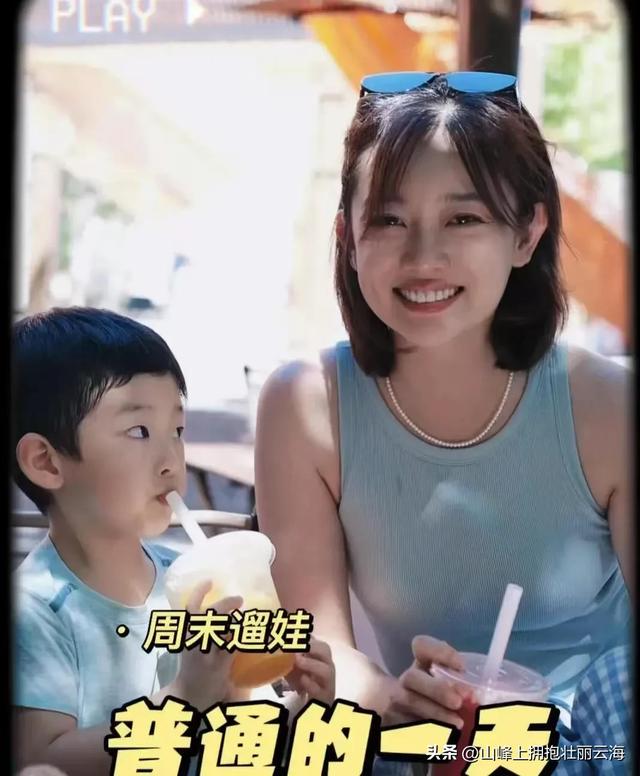 李七月周末北京遛娃，小宝贝可爱，母子喝奶茶好惬意