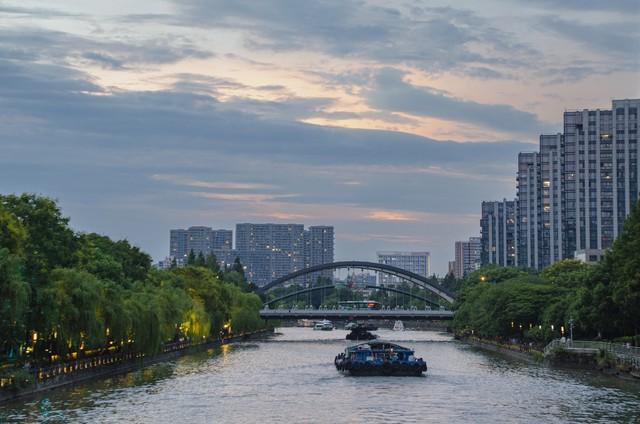 走进天祝：庄浪河畔的藏地风情画卷。