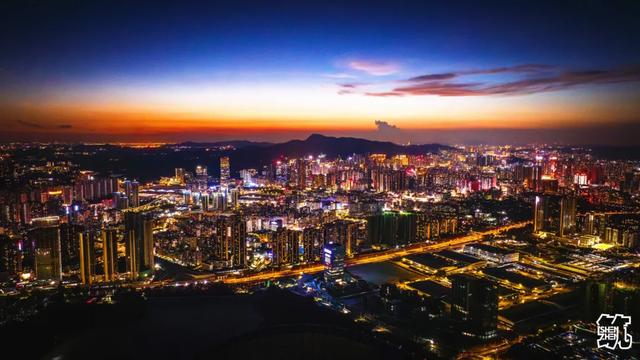 “宜居深圳”之夜景圳好:鹏城夜景的光影密码