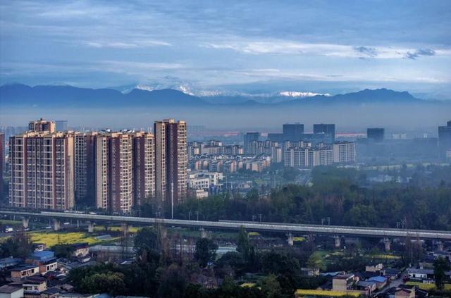 在崇州，邂逅春日版“千里江山图”