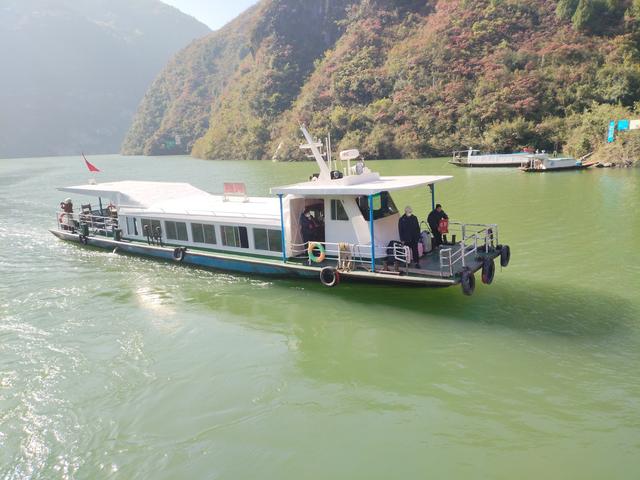 鄂渝行第四天（上）：小红船换小白船，从巫山到巴东