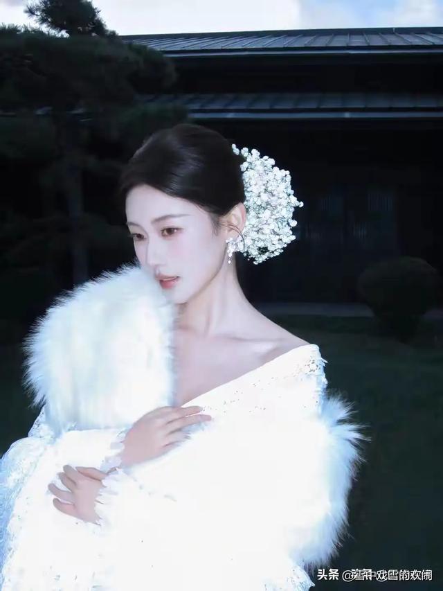 甘肃兰州一校花美出圈了，貌美迷人，美的无可挑剔，高级满满