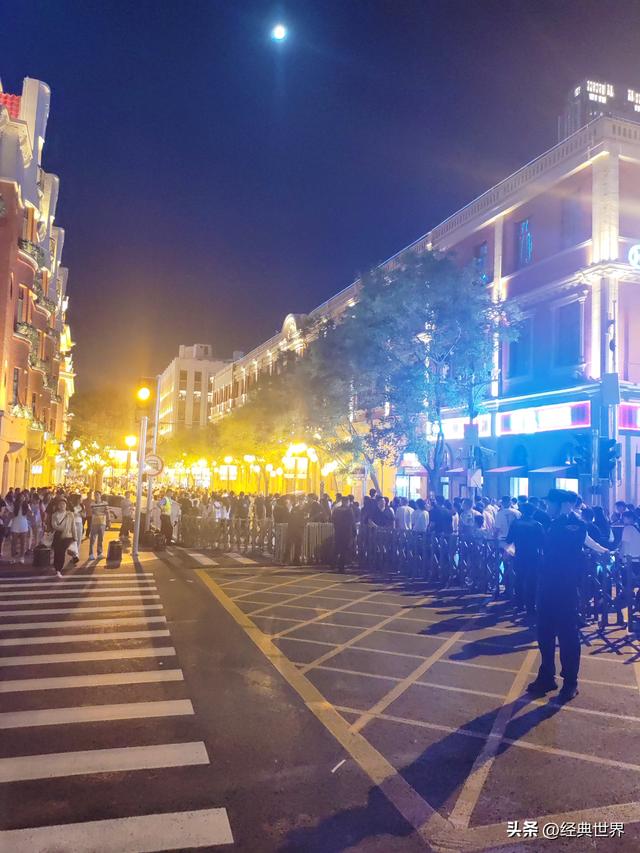 夜幕下的海河