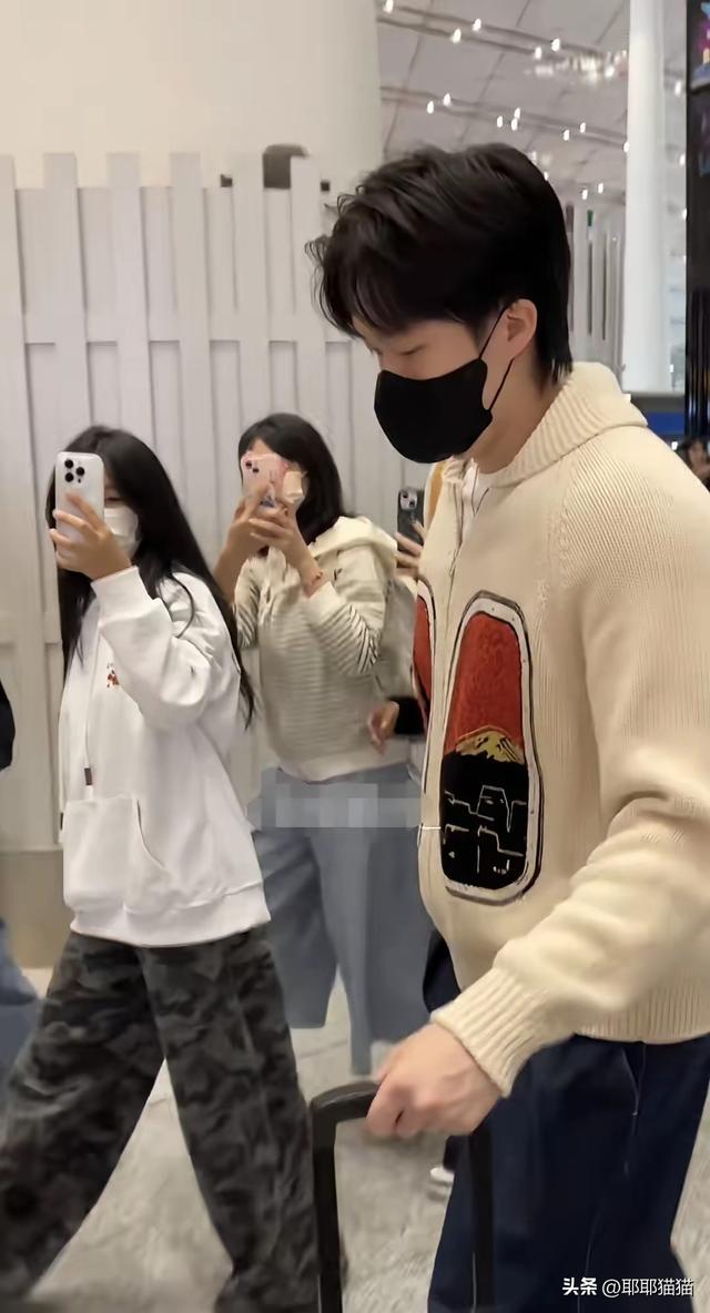 头哥出发前往印度参加亚锦赛了，才休息两天，又踏上了征程
