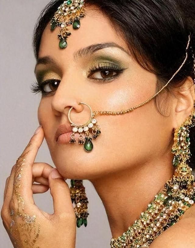 在印度，看到左边鼻子有鼻环的女性，千万不要随意搭讪！