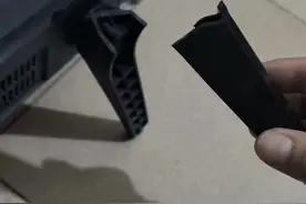 【天天315】消费者投诉飞利浦电视机底座突然断裂，企业回应称经检测可排除自发断裂图片