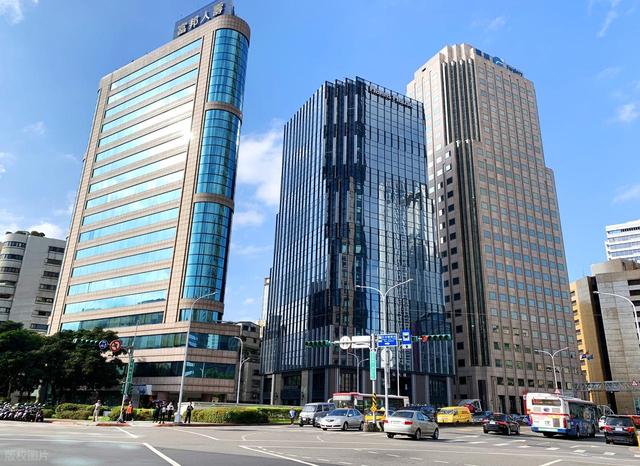 48小时内，高市早苗连收两大噩耗，中国动真格，特朗普对日本翻脸