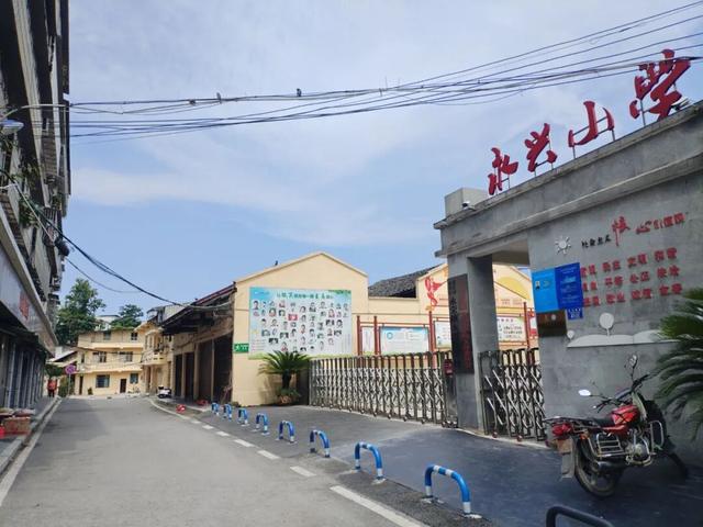 渝西永（川）荣（昌）边界点：观山坡