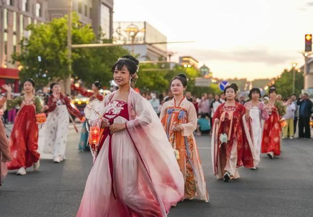 歌游内蒙古丨风吹不留痕·相遇额尔敦