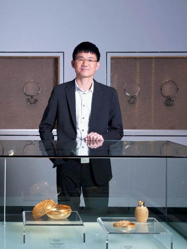 广东潮宏基珠宝手握非遗	，却着急冲港股，陷入股东套现1.25亿大坑