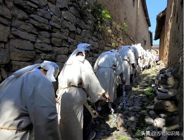 墓碑上的“考、妣、故、先、显”，分别是什么含义？用错会闹笑话