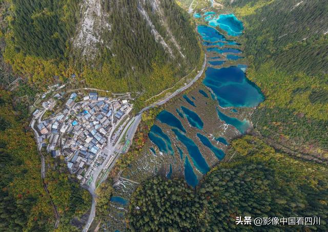 四川阿坝：金秋九寨美如画