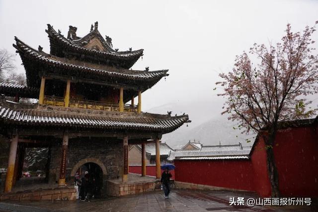 立冬节气 五台山景区初降瑞雪