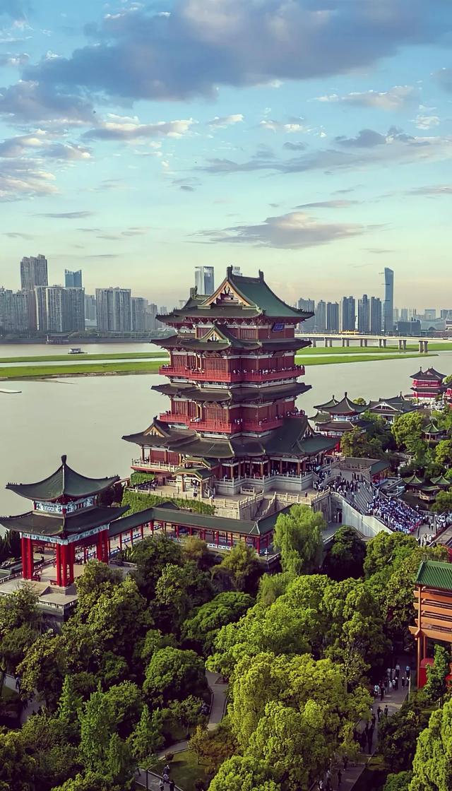 湖南必去十大景点排行榜，这才是湖南最值得去的10个地方，收藏好