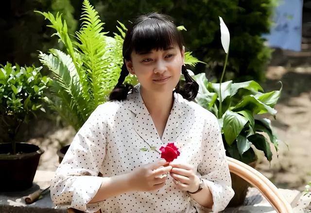 梅婷11岁女儿近照曝光，简直是妈妈翻版，连“卧蚕”都一模一样