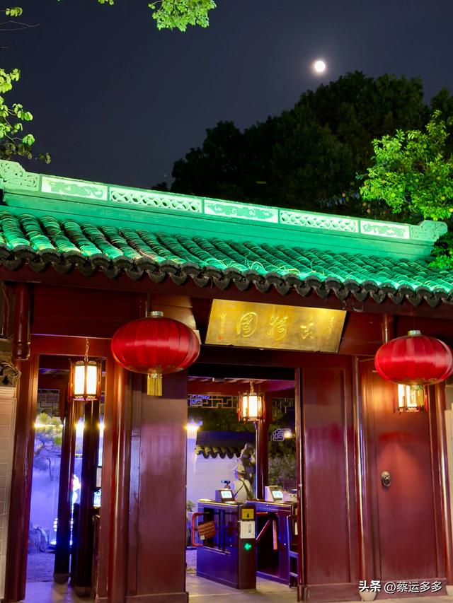 夜游上海古猗园，夜景璀璨迷人