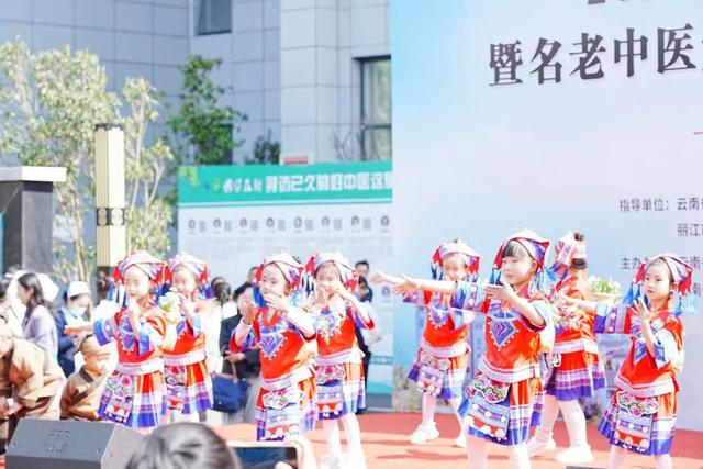 丽江之夜,以医相约!中医药文化夜市点亮古城周末