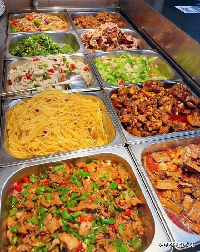 北京下了死命令	，2027年底前，所有中小学必须告别“校外配餐”