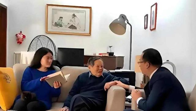 103岁杨振宁牵手49岁翁帆，被骂20年却越走越稳，他们到底图什么