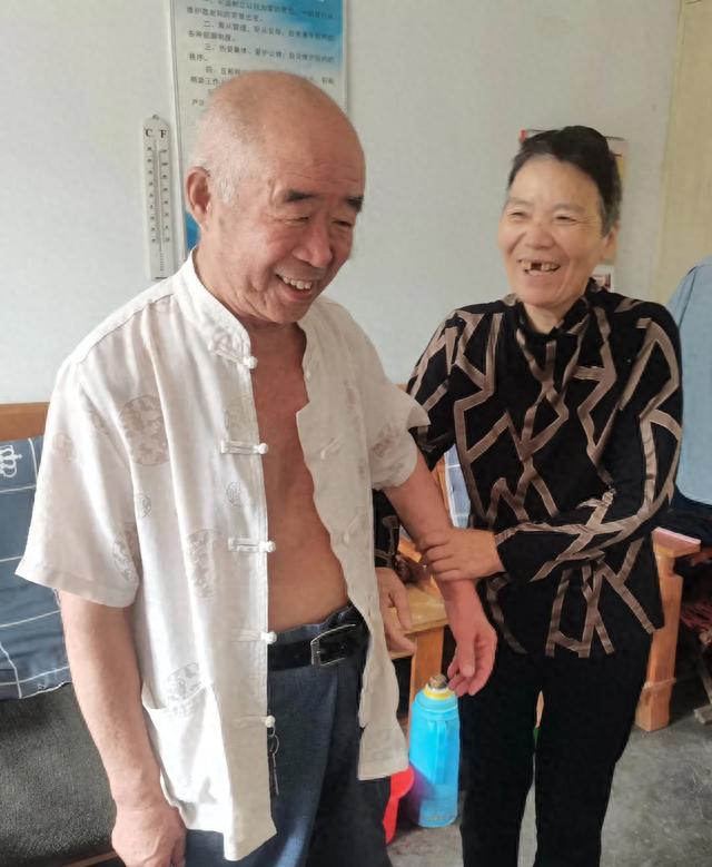 浓浓爱洒敬老院 殷殷情暖老人心