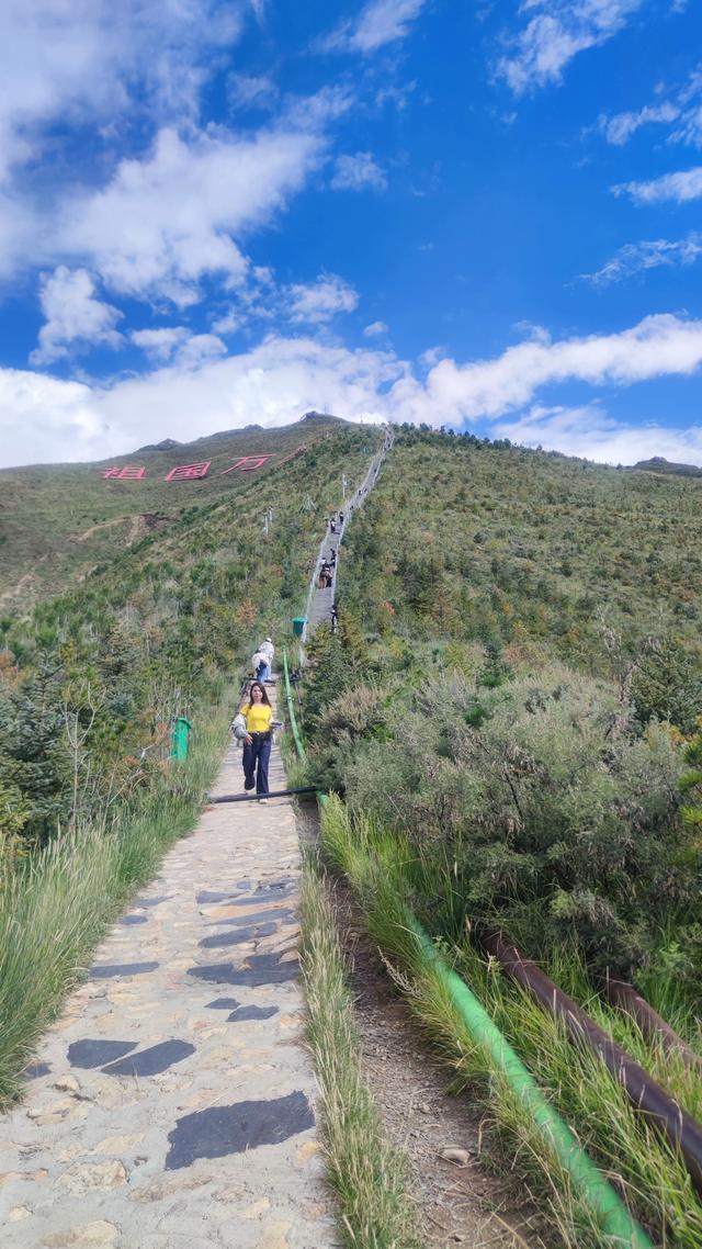爬拉萨南山公园