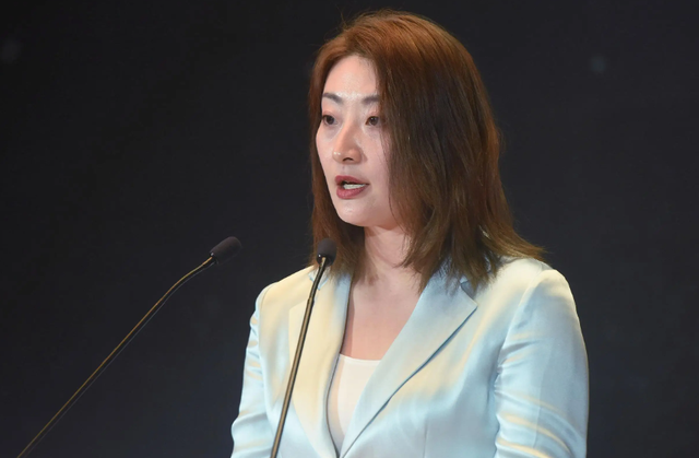 “私生子事件”还不到2天，宗馥莉亲叔叔坐不住了，指责她不厚道