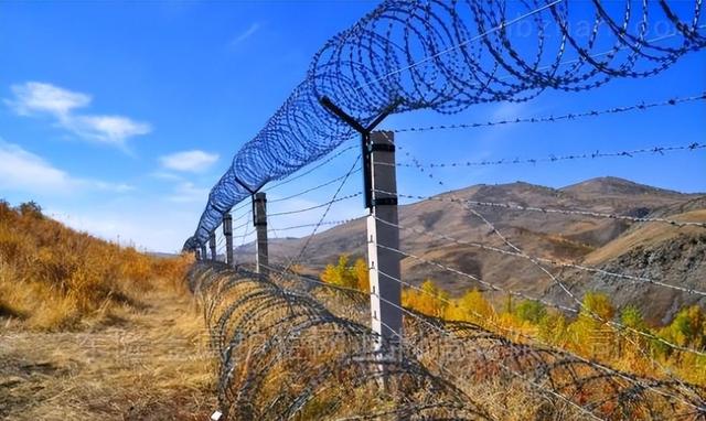 不狠不行的中越边境：数百公里的铁丝网，这下越南人看了都老实了