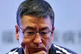 央视一哥白岩松：遭病痛折磨暴瘦50斤，睡3-4个小时，数次想自尽图片