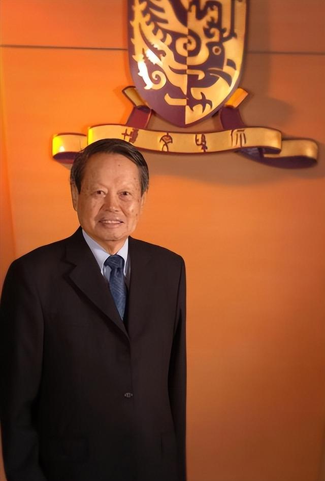 翁帆没想到，人情世故、江湖地位在杨振宁告别仪式上体现淋漓尽致