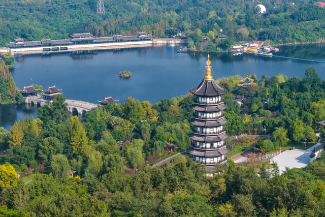 出发!感受两江绝美秋色 邂逅一园烂漫